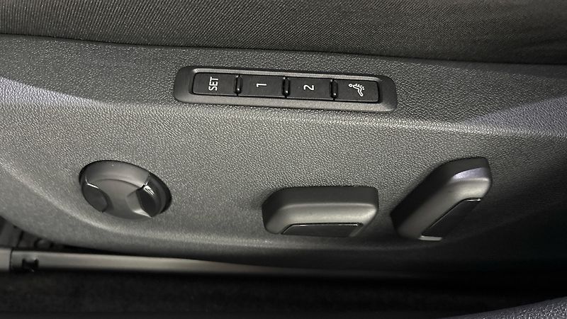 Škoda Octavia 2.0 TDI DSG 4x4 RS Combi - fotka 22 z 33