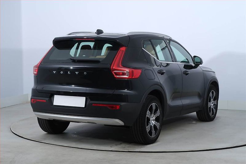 Volvo XC40 (2020) D3 AWD - fotka 5 z 22