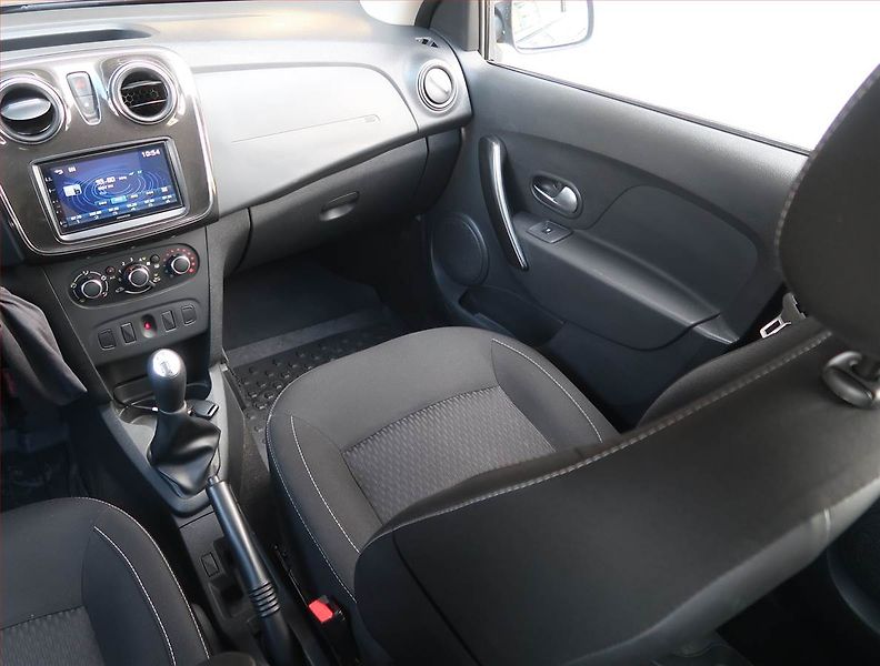 Dacia Logan (2017) 1.0 SCe, Serv.kniha - fotka 8 z 15