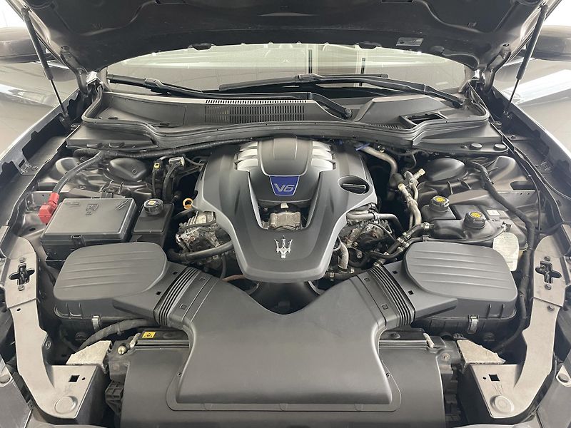 Maserati Ghibli SQ4 302kW*V6*KeyLess*TopStav - fotka 38 z 38