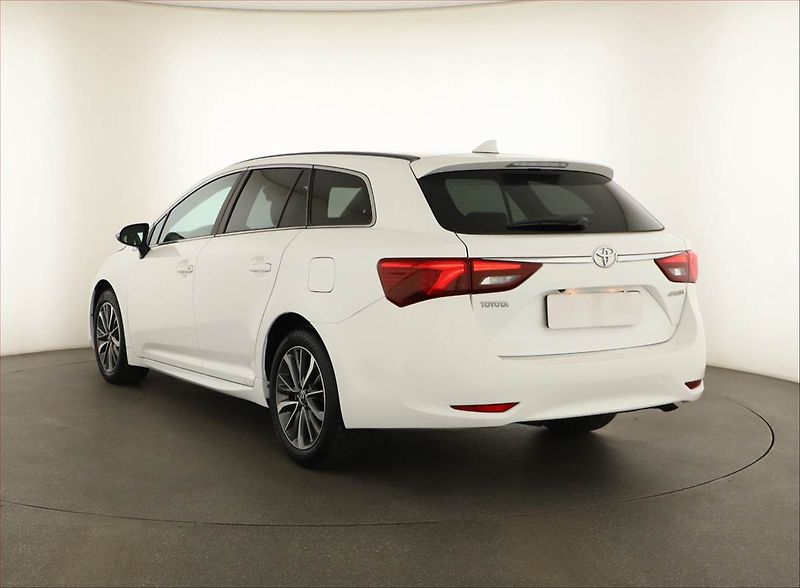 Toyota Avensis (2015) 2.0 D-4D, Navi, Tempomat - fotka 4 z 14