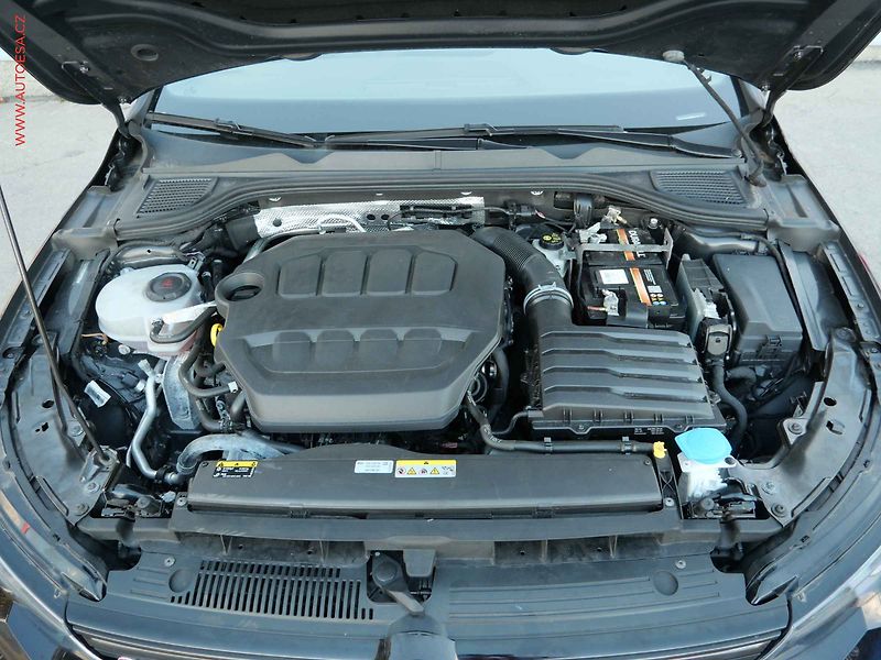 Volkswagen Golf (2022) 2.0 TSi, GTi, LED - fotka 22 z 22