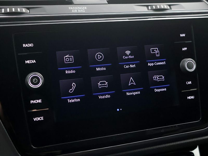 Volkswagen Touran 2,0 TDI 110kW R-Line DSG CZ - fotka 28 z 38