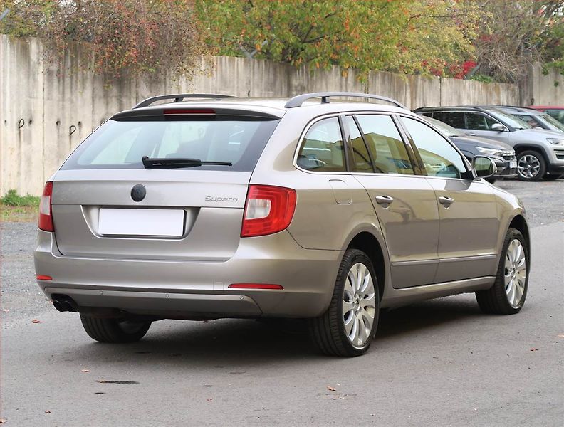 Škoda Superb (2011) 2.0 TDI, 4X4, Tempomat - fotka 5 z 21