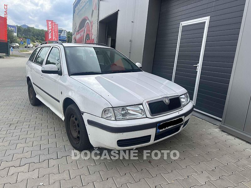 Škoda Octavia (2010) 1.9 TDi, AC, STK7/28 - fotka 1 z 3
