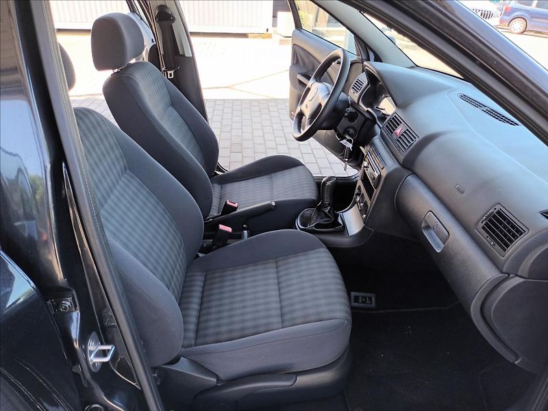 Škoda Octavia 1,6 MPI,75KW,KLIMA,SERVIS,KOLA - fotka 22 z 39