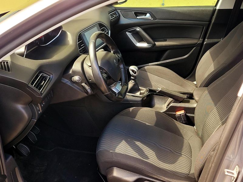 Peugeot 308 96kW,CZ,1maj,SERV.KNIHA       - fotka 26 z 40