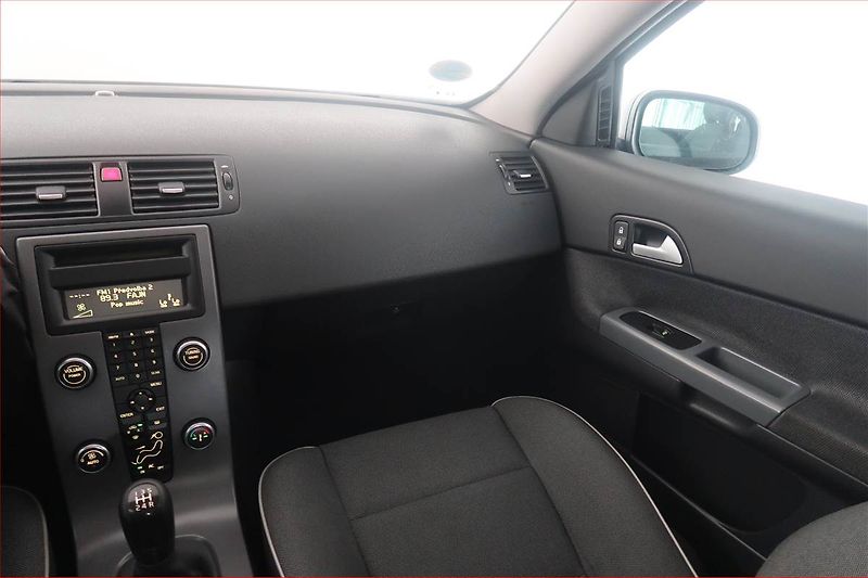 Volvo C30 (2007) 1.6 D, nová STK, v provozu - fotka 8 z 14