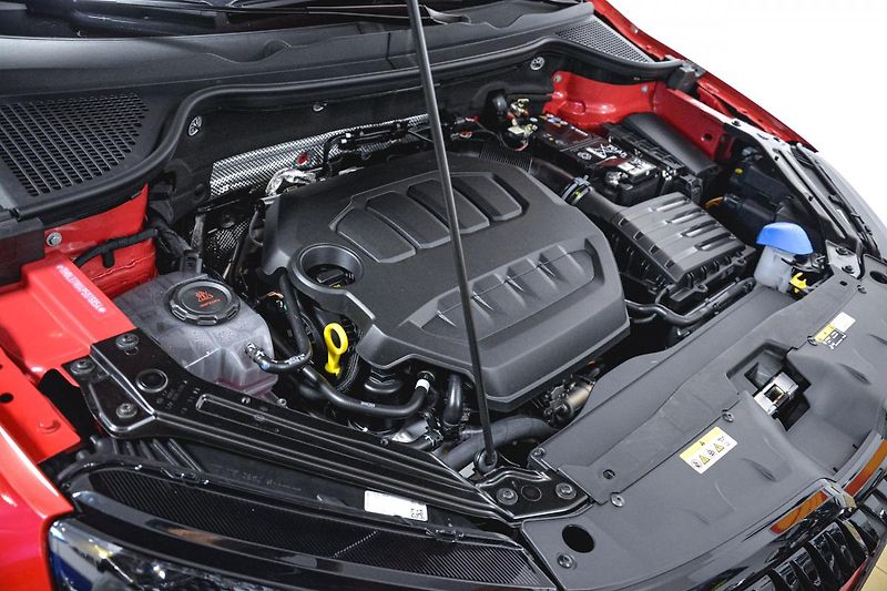 Škoda Karoq (2023) Sportline Exclusive 2,0 TSI 14 - fotka 34 z 37