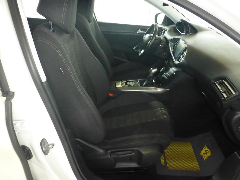 Peugeot 308 (2016) 1,6HDI*NAVIGACE*ALU**FULL LED* - fotka 19 z 26