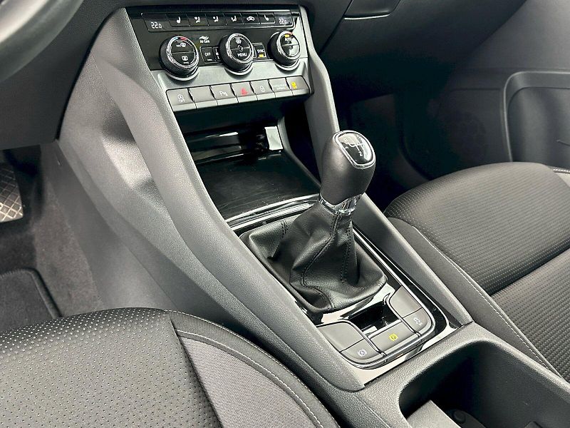 Škoda Karoq (2022) 2.0TDI 110kW Ambition - fotka 21 z 29