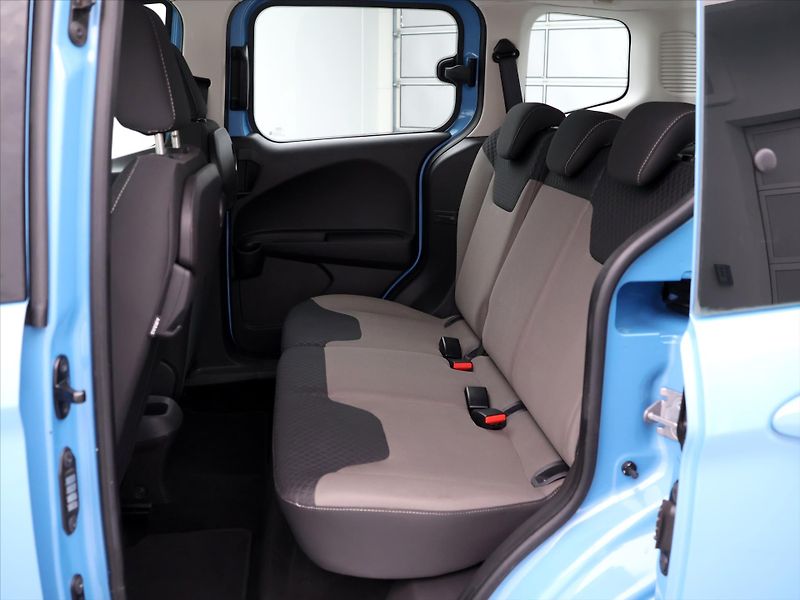Ford Tourneo Courier 1,0 EB 74kW CZ  Titanium 1.Maj - fotka 13 z 28