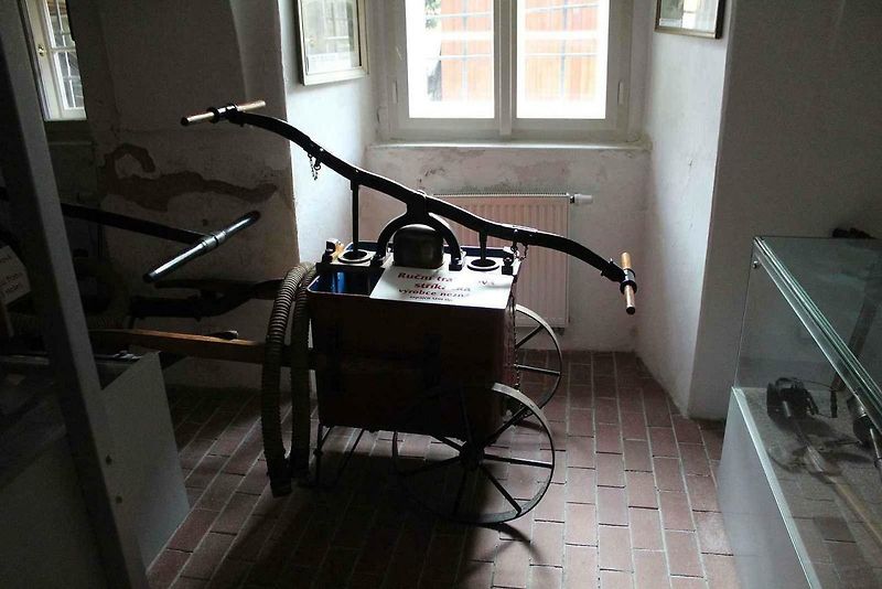 Hasičské muzeum v Krupce, má nádhernou expozici, kterou zdobí jedna z největších kolekcí motorových čerpadel - stříkaček značky Flader. Expozice se chystá na oslavu desátých narozenin.