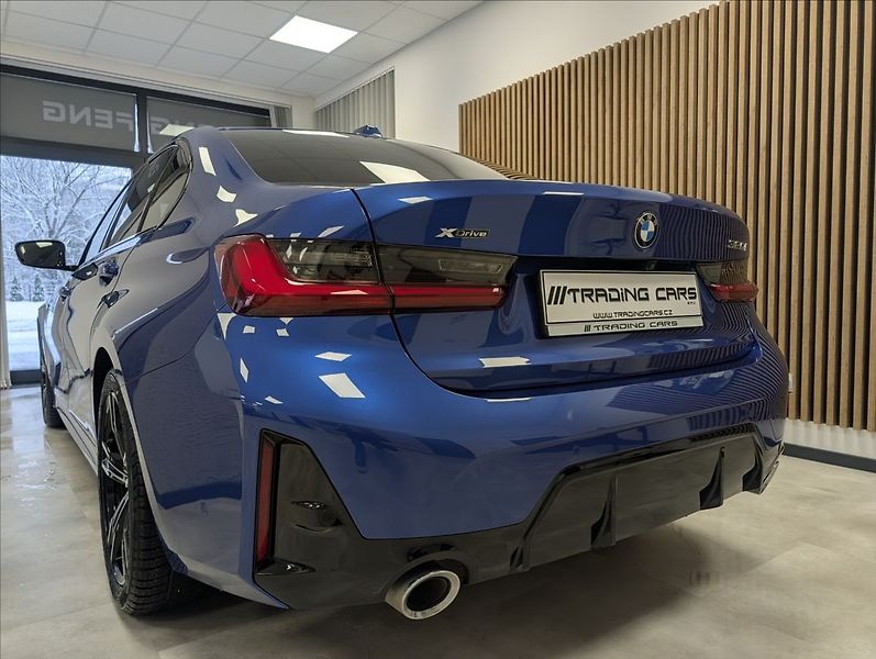 BMW Řada 3 320 i xDrive - fotka 7 z 31