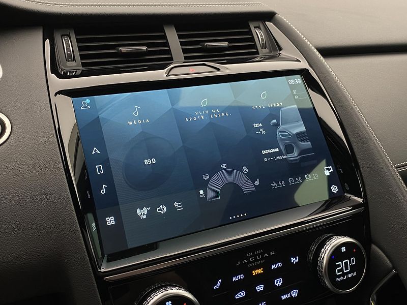 Jaguar E-Pace P250 R-DYNAMIC SE  REZERVACE - fotka 34 z 44