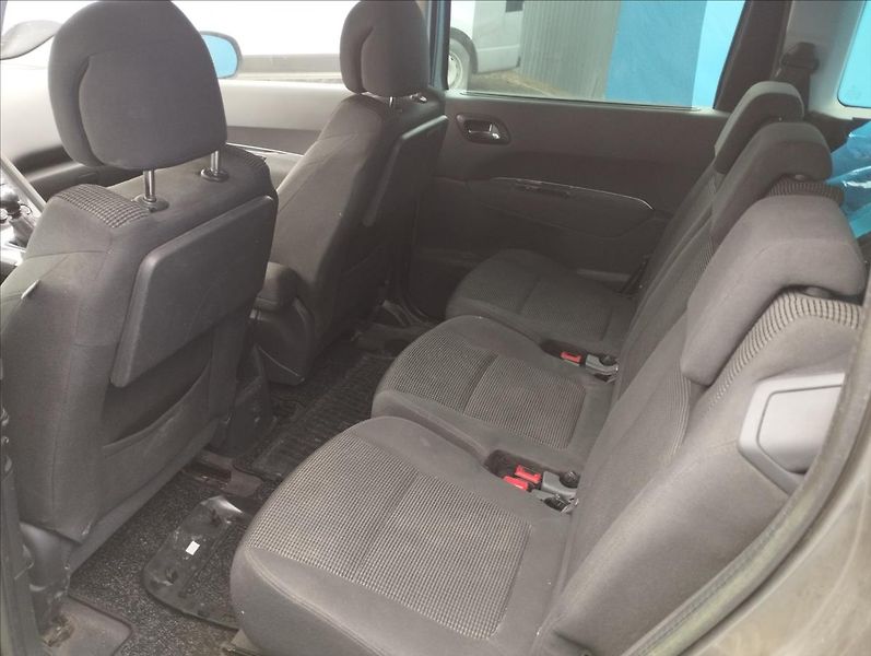 Peugeot 5008 1,6 Hdi - fotka 10 z 13