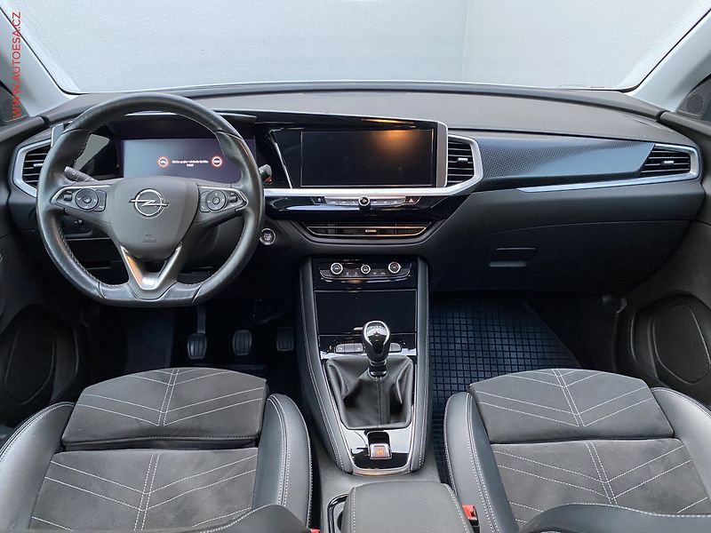 Opel Grandland (2023) 1.2 T, ČR, GS Line, LED - fotka 8 z 16