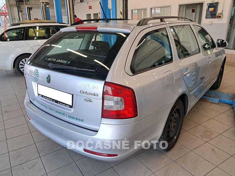 Škoda Octavia (2011) 1.6TDi, ČR, servis.kniha, AC - fotka 2 z 3