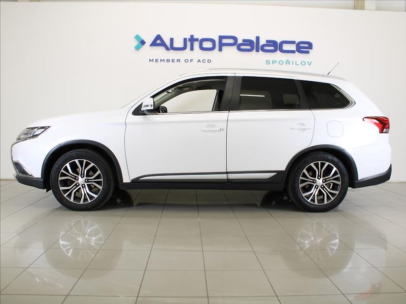 Mitsubishi Outlander 2,3 DI-D 110kW 4x4 7-míst ČR - fotka 5 z 22