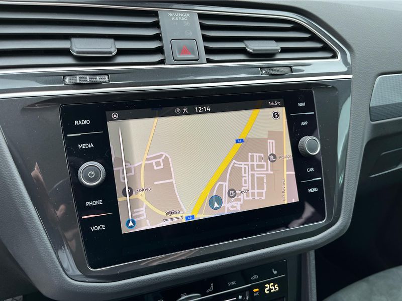 Volkswagen Tiguan 2,0 TDI 110 kW Business Premiu - fotka 15 z 28