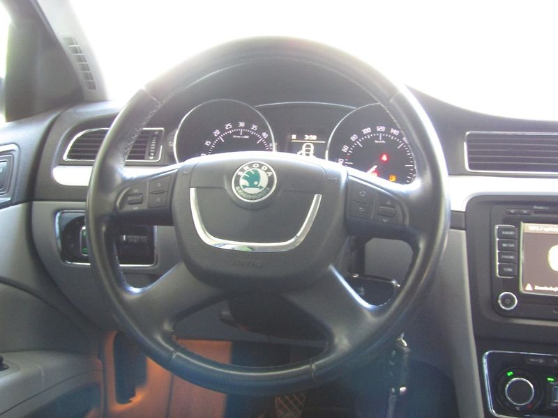 Škoda Superb (2011) 2.0 TDI CR 103kW - fotka 16 z 42