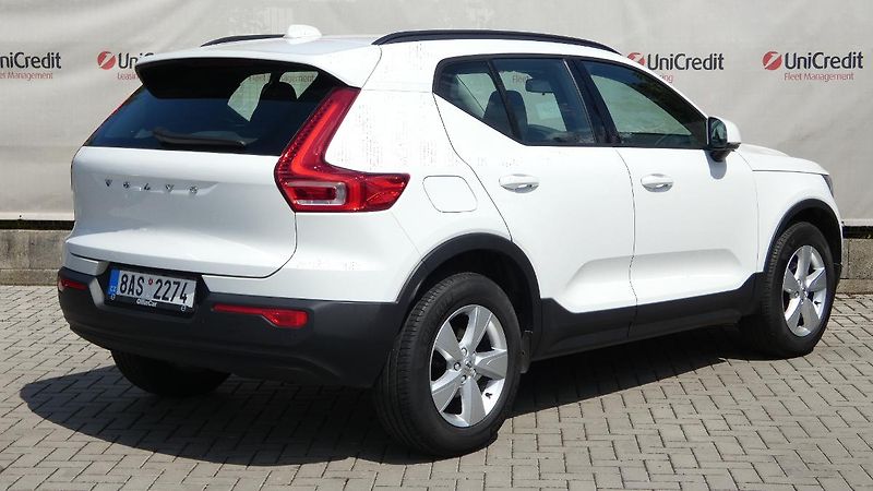 Volvo XC40 T2 FWD Momentum Core - fotka 3 z 22