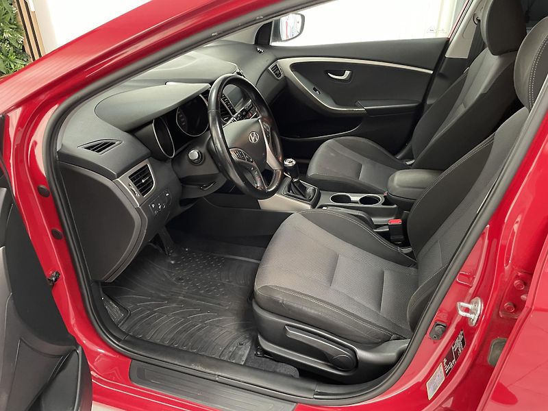 Hyundai i30 1.6 i 16V ČR SERVISKA DIGIAC  - fotka 19 z 26