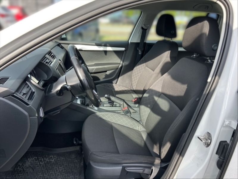 Škoda Octavia 1,6 TDI 85 Active - fotka 7 z 11