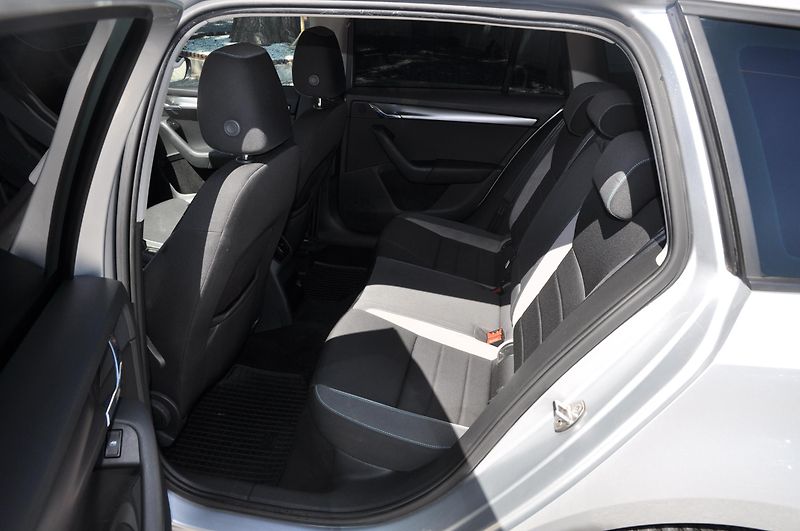 Škoda Octavia III 2.0TDi 110kW KOMBI Automat - fotka 7 z 23