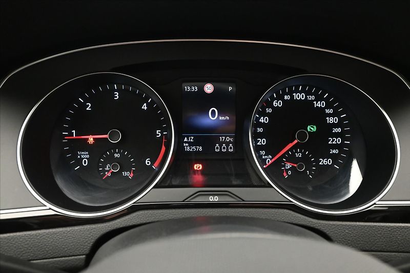 Volkswagen Passat 2,0 TDI 110 KW DSG Business Zá - fotka 16 z 32
