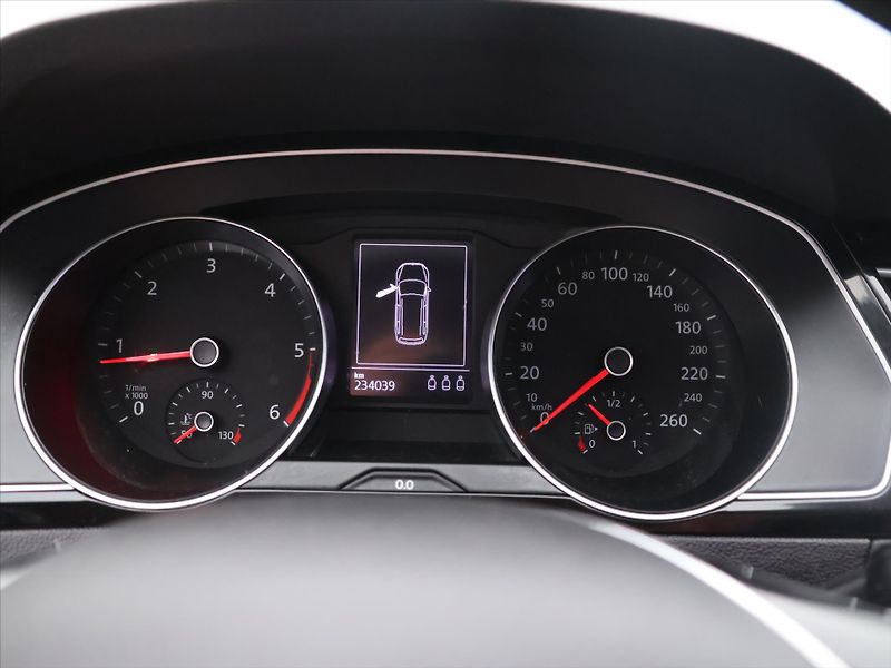 Volkswagen Passat 2,0 TDI 110kW Comfortline Navi - fotka 17 z 31