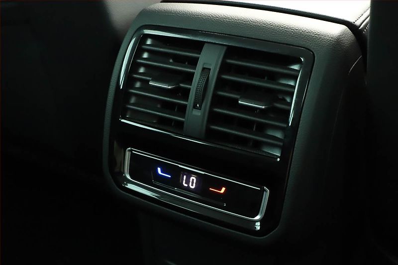 Volkswagen Passat (2023) Elegance 2.0 TDI - fotka 13 z 20