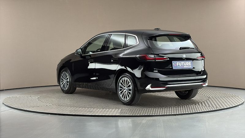 BMW Řada 2 218i AUT Luxury Line - fotka 2 z 27