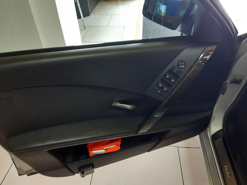 BMW Řada 5 3.0 d XDRIVE 170KW Combi - fotka 17 z 23