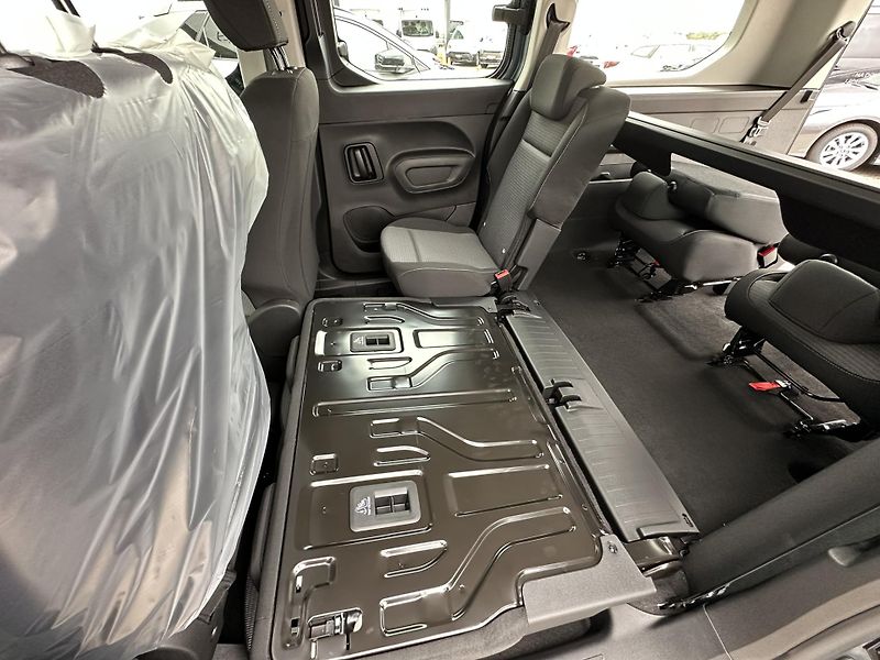 Toyota ProAce City Verso (2026) 1.5D-8A/T - LONG 7S BUSINESS - fotka 16 z 29