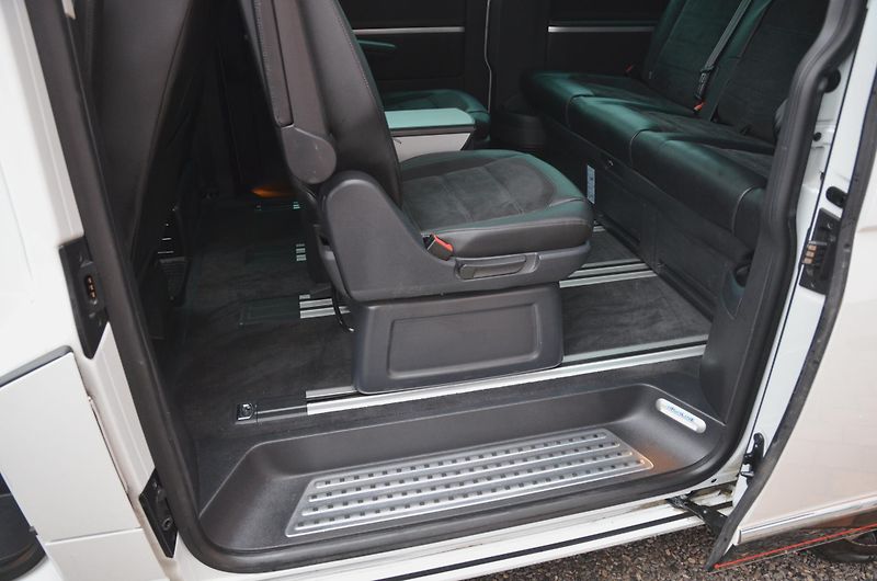 Volkswagen Multivan (2017) TDi 150kW 4x4 DSG Highline ČR - fotka 15 z 48