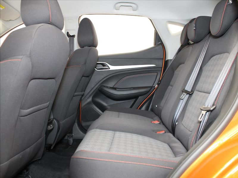 MG ZS 1,5 DVVT 78kW Essential PLUS - fotka 7 z 23