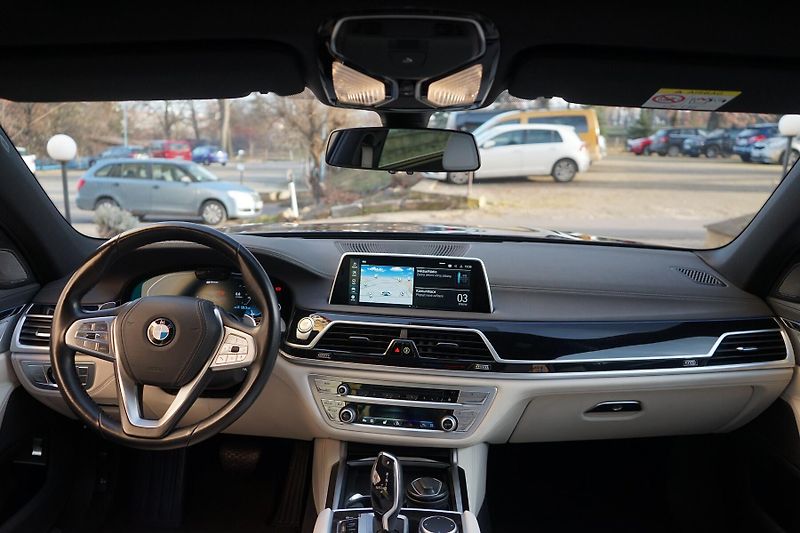 BMW Řada 7 745e H&K Panorama ZÁRUKA - fotka 12 z 42