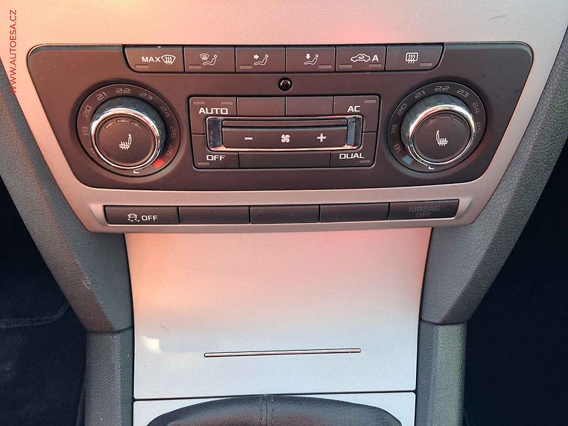 Škoda Octavia (2012) 1.4 TSi, 1.maj,ČR - fotka 14 z 17
