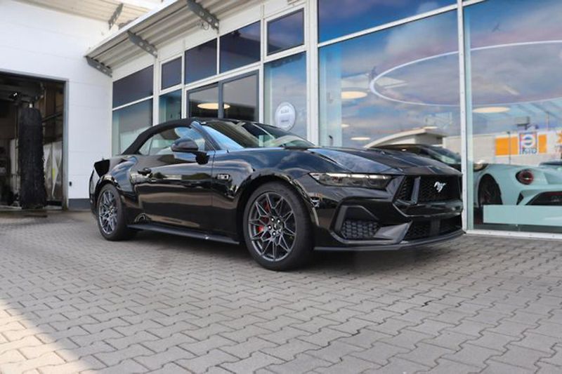 Ford Mustang (2026) 5.0 Convertible MagneRide - fotka 2 z 22