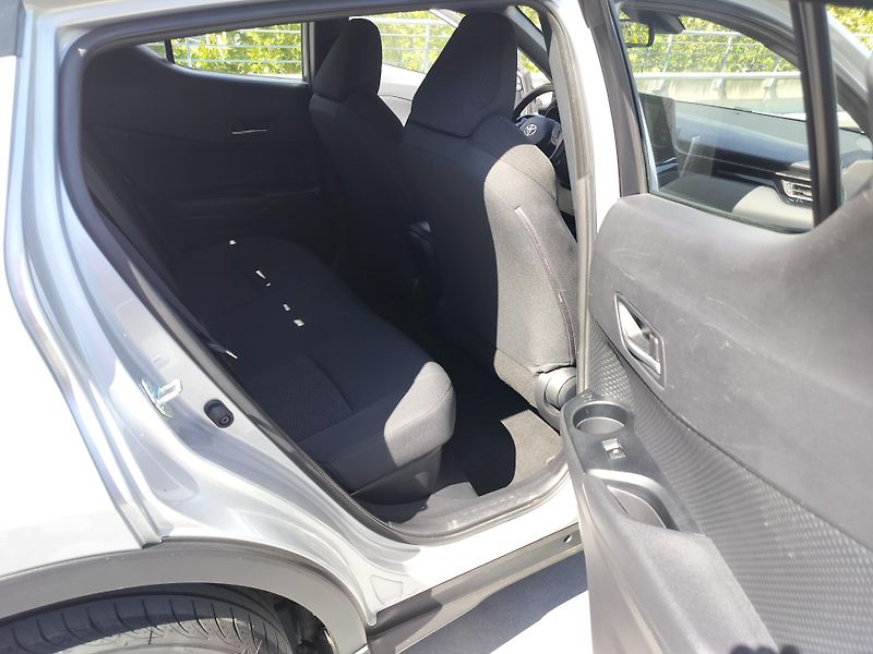 Toyota C-HR 1.8 hybrid business, navigace - fotka 21 z 27