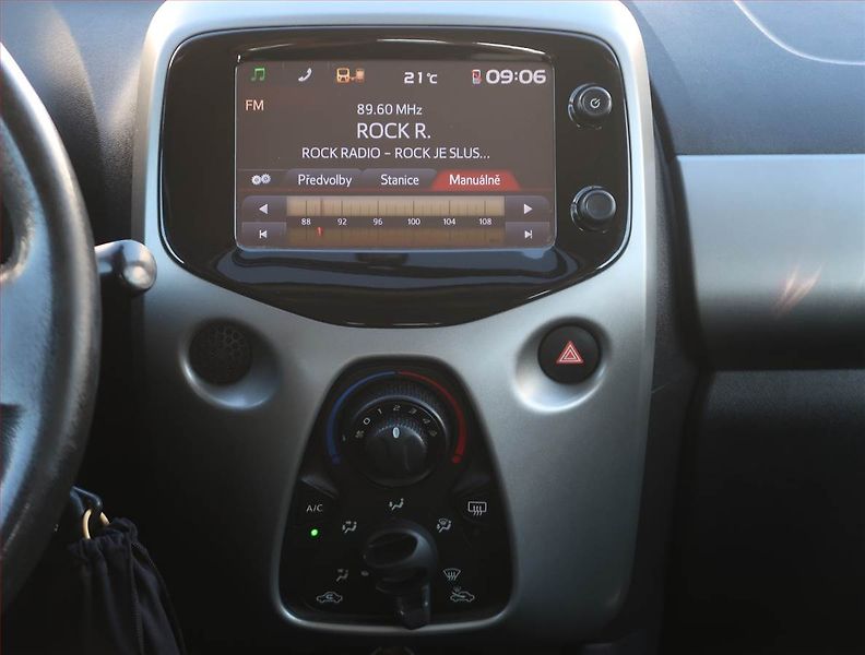 Toyota Aygo (2015) 1.0 VVT-i, Tempomat - fotka 12 z 18