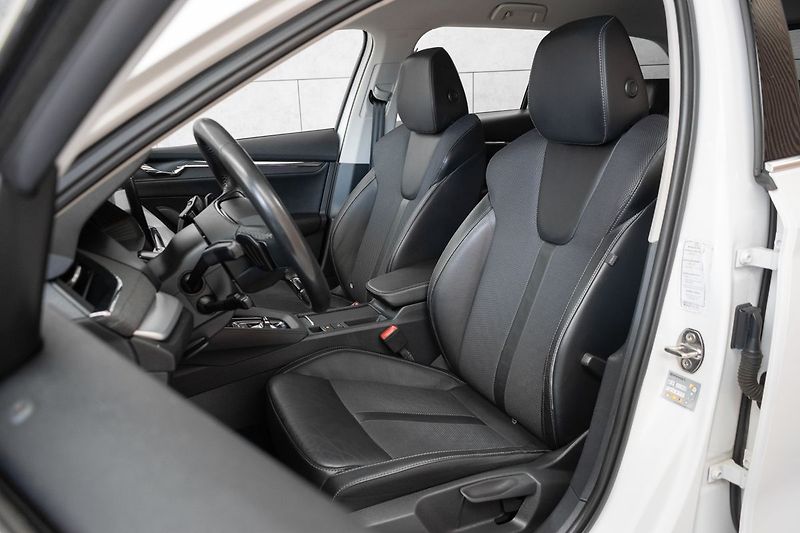 Škoda Octavia 2.0 TDI DSG*STYLE*KAMERA*KESSY - fotka 10 z 41