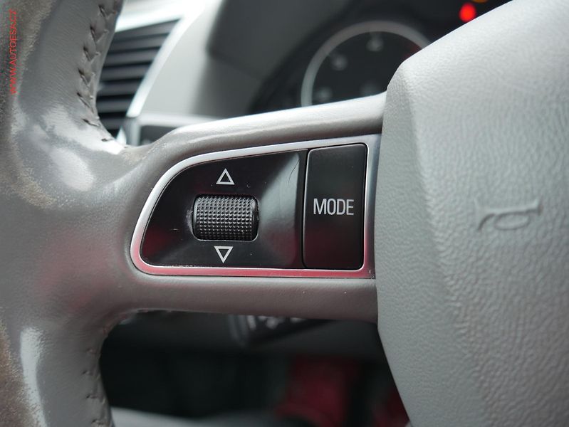 Audi Q5 (2011) 2.0TDi Quattro, 1.maj, AT - fotka 15 z 22