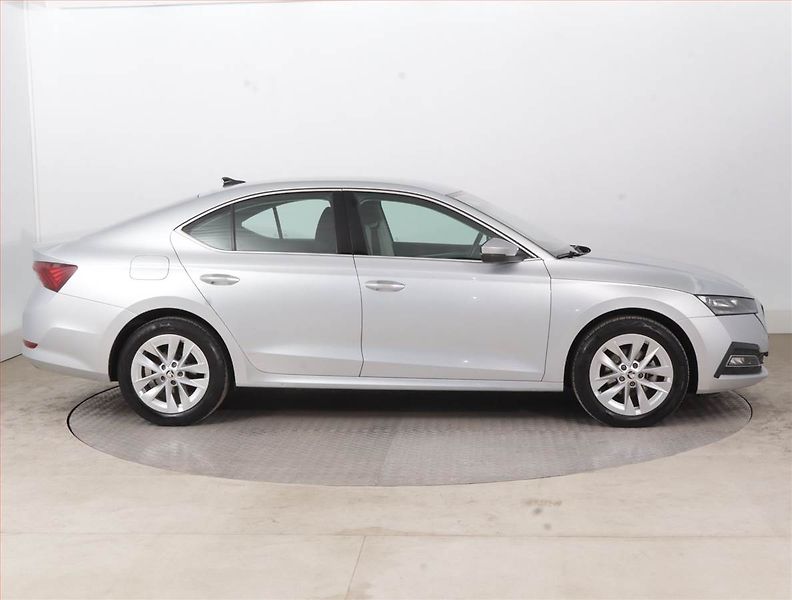 Škoda Octavia (2023) 2.0 TDI - fotka 6 z 15