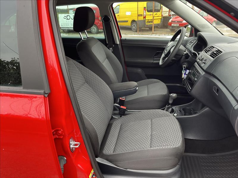Škoda Fabia 1,2 TSi KLIMA 2x KOLA STK 1/28 - fotka 11 z 32