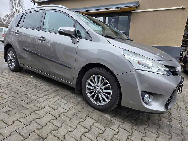 Toyota Verso 1.6-NÍZKÁ SPOTŘEBA-NAVI-KAMERA - fotka 4 z 15