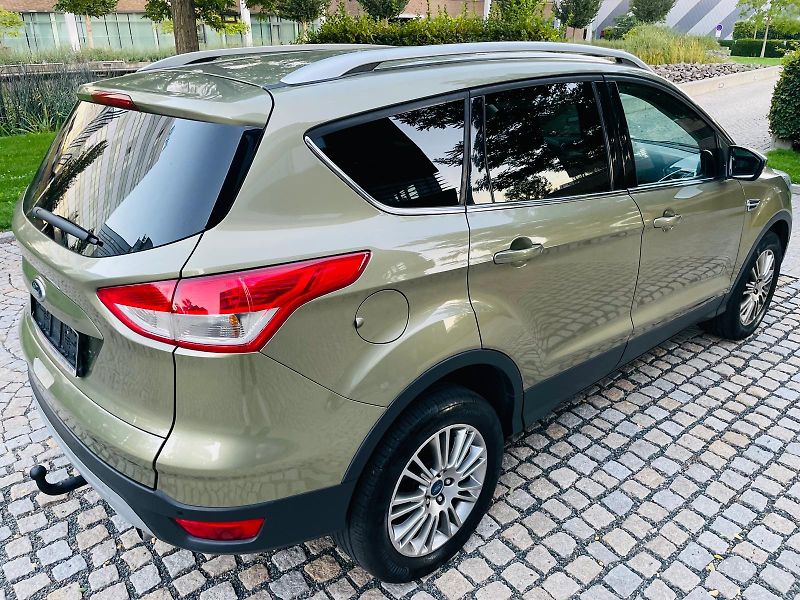 Ford Kuga 2.0TDCi 4x4 MAN TAŽNÉ 1MAJITEL - fotka 11 z 47