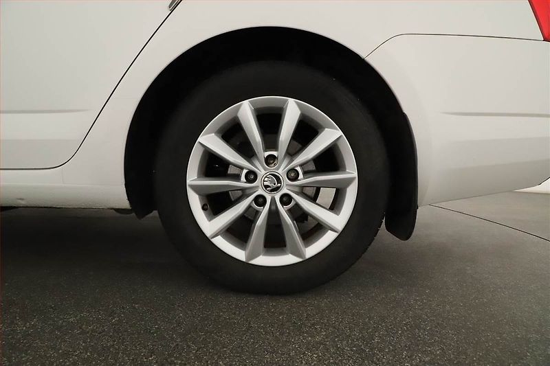 Škoda Octavia (2015) 1.6 TDI, Tempomat - fotka 16 z 16