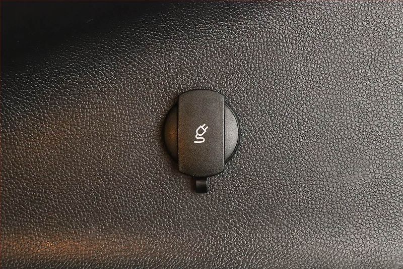 Škoda Fabia (2010) Ambiente 1.2 TSI, ČR,1.maj - fotka 9 z 14